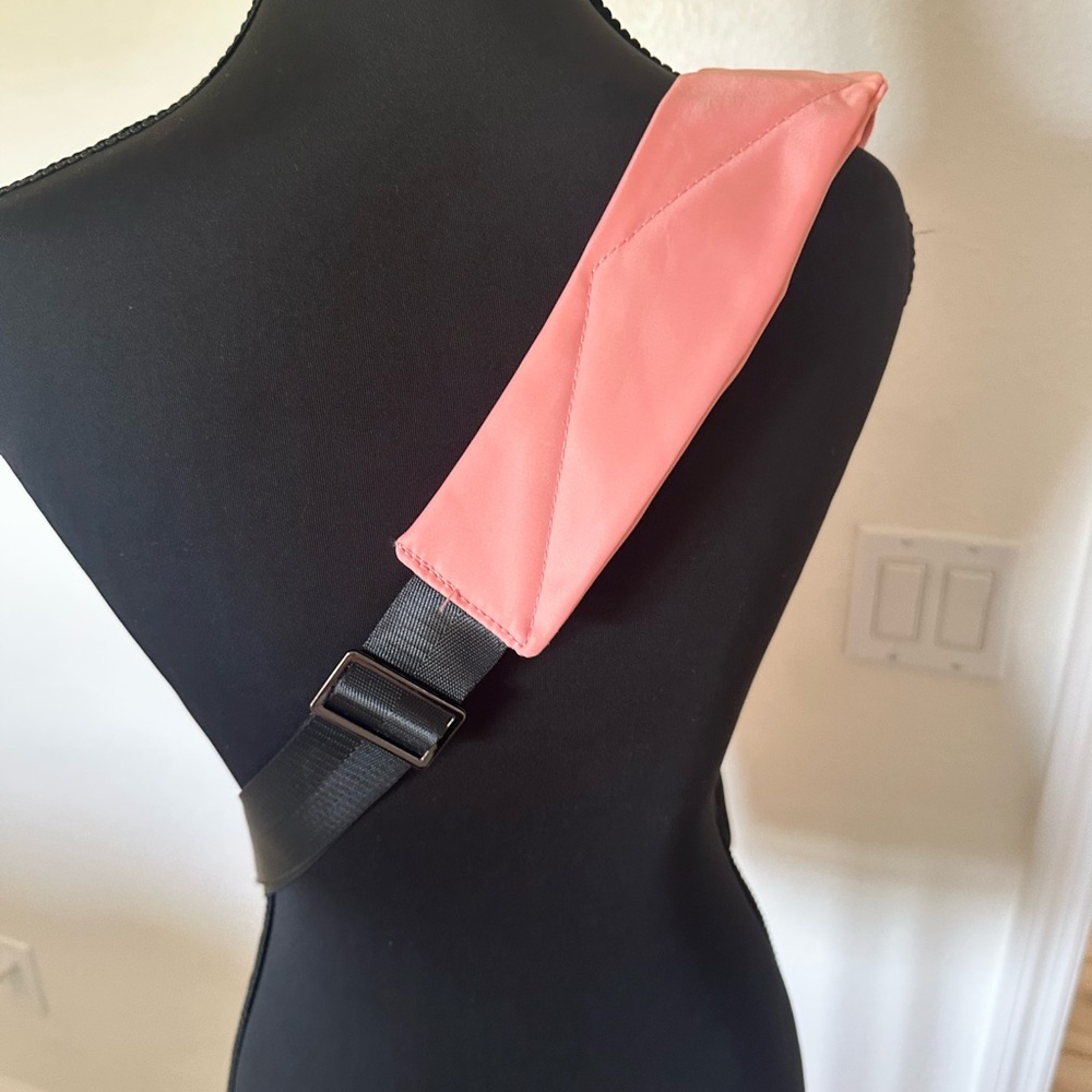 Wander+Pink Crossbody Sling anti theft Travel Bag - Picture 4 of 7
